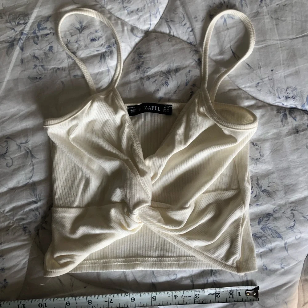 🍦ZAFUL Cream Cropped Ribbed Tank Top with Twist Front 🍦
